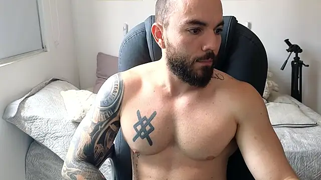 Snapshot of Isaac_Carter chatting on May 4, 1:07 pm Isaac Carter online show from May 4, 1:07 pm