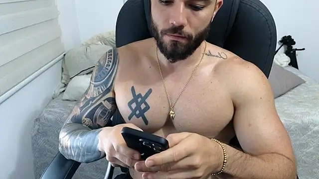 Snapshot of Isaac_Carter chatting on May 27, 11:07 am Isaac Carter online show from May 27, 11:07 am