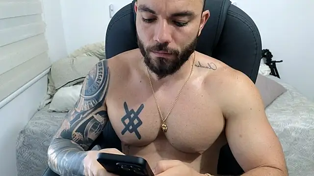 Snapshot of Isaac_Carter chatting on May 28, 11:07 am Isaac Carter online show from May 28, 11:07 am
