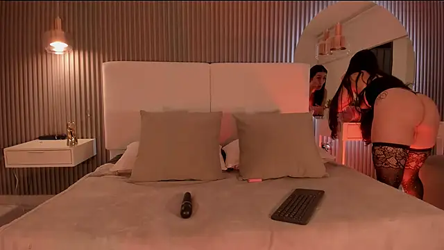 Snapshot of Zoewhitte chatting on November 25, 3:06 am Zoewhitte online show from November 25, 3:06 am