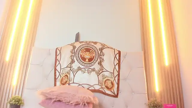 Alexa Bravva online show from April 8, 3:50 am