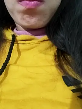 saraaxx1 online show from December 19, 12:28 am