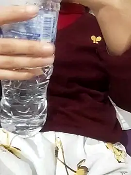 saraaxx1 online show from February 5, 10:47 pm