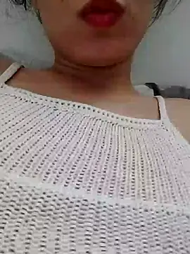 saraaxx1 online show from July 5, 1:29 pm