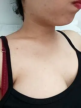 saraaxx1 online show from July 18, 10:41 am
