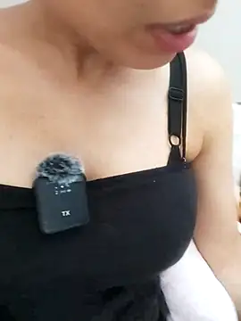 saraaxx1 online show from August 6, 11:34 am