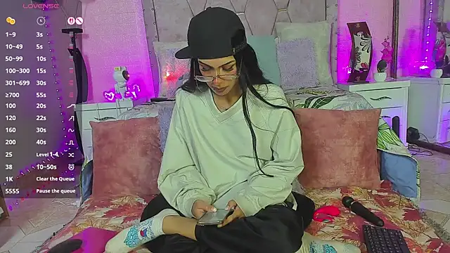 Snapshot of verodaza chatting on October 18, 1:19 am verodaza online show from October 18, 1:19 am