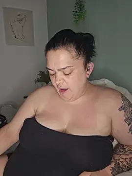 Snapshot of Saucy-Serenity chatting on June 26, 9:19 pm Saucy-Serenity online show from June 26, 9:19 pm