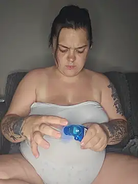 Snapshot of Saucy-Serenity chatting on July 9, 9:19 pm Saucy-Serenity online show from July 9, 9:19 pm