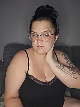 Snapshot of Saucy-Serenity chatting on July 12, 10:34 pm Saucy-Serenity online show from July 12, 10:34 pm