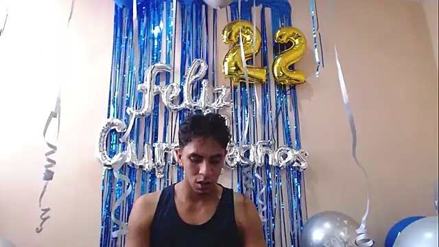 Snapshot of Monkey_uchiha777 chatting on September 13, 7:46 pm Monkey uchiha777 online show from September 13, 7:46 pm