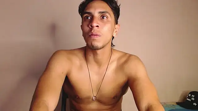 Snapshot of Monkey_uchiha777 chatting on October 19, 11:38 pm Monkey uchiha777 online show from October 19, 11:38 pm