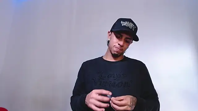 Snapshot of Monkey_uchiha777 chatting on January 14, 1:39 pm Monkey uchiha777 online show from January 14, 1:39 pm