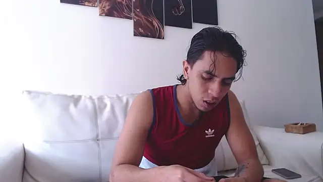 Snapshot of Monkey_uchiha777 chatting on February 9, 6:34 pm Monkey uchiha777 online show from February 9, 6:34 pm