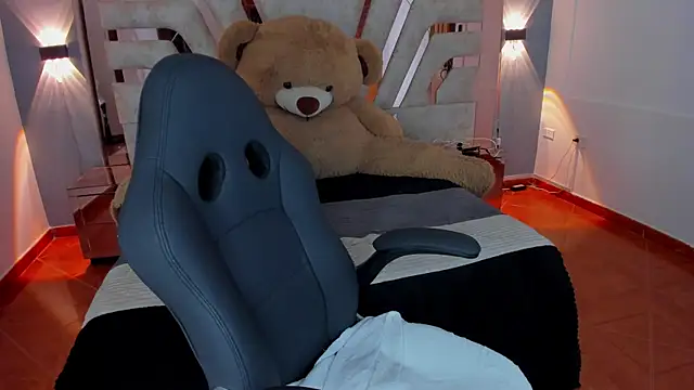 MaddyCrofft online show from March 21, 6:07 pm