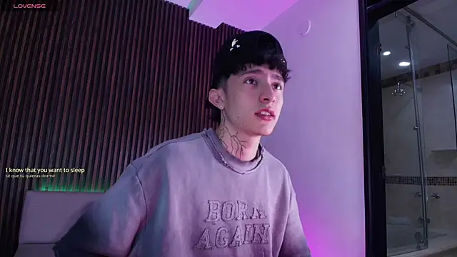 troy rouge online show from November 15, 7:10 pm