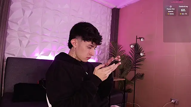 troy rouge online show from November 24, 7:13 pm