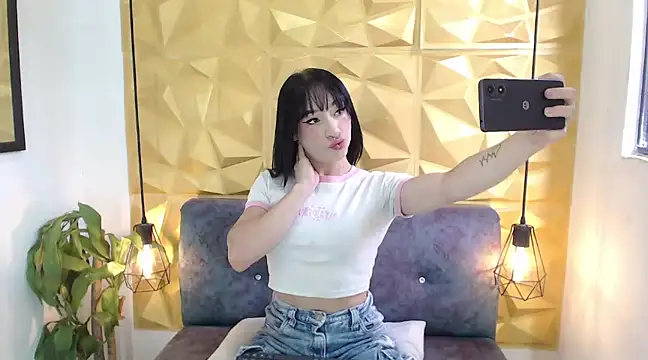 Small Hot19 online show from March 22, 5:20 pm