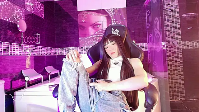 Small Hot19 online show from May 31, 9:49 am