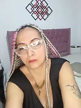 AlessandraLeroy online show from December 18, 1:33 am