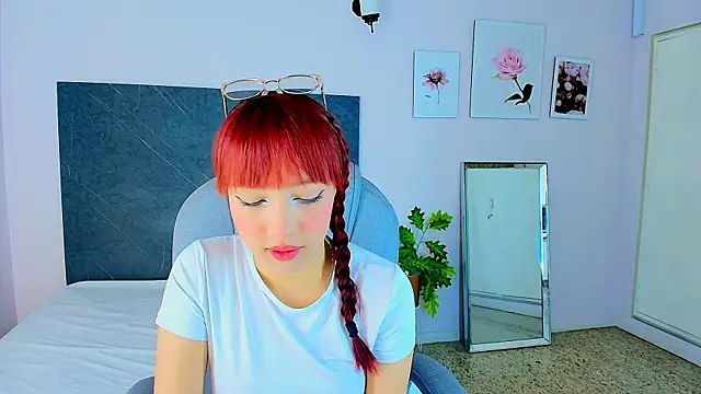 Snapshot of sharon_rosse__ chatting on October 8, 12:14 pm sharon rosse   online show from October 8, 12:14 pm