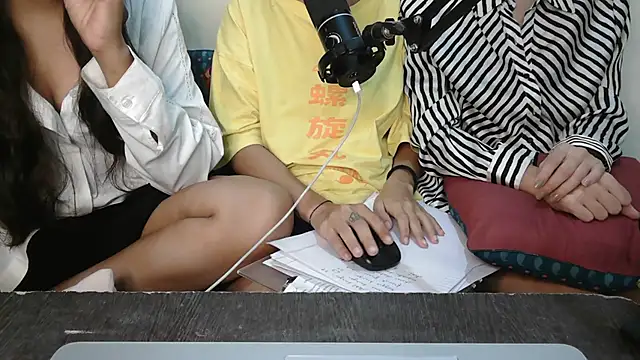 NaughtyThrouple007 online show from September 12, 6:08 pm