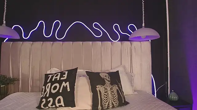 Zhally Dee online show from April 20, 7:48 pm