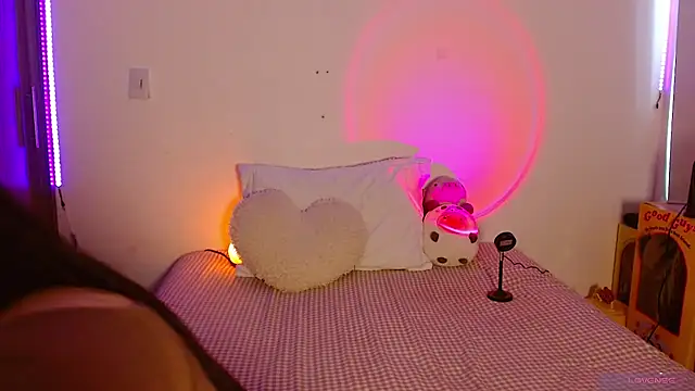 Oliviargf online show from April 21, 12:22 pm