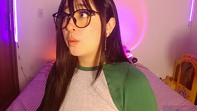 Snapshot of Oliviargf chatting on June 14, 2:24 am Oliviargf online show from June 14, 2:24 am