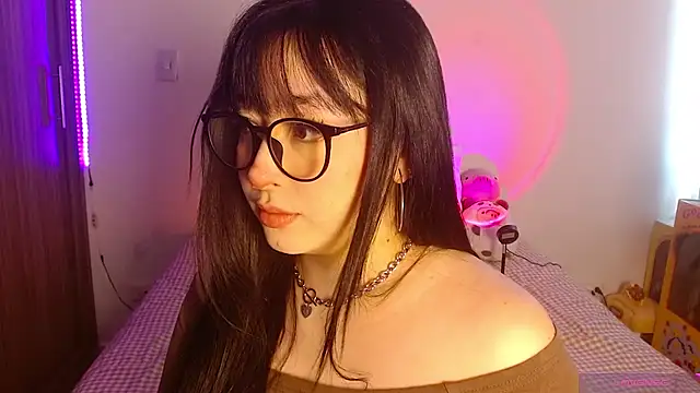 Snapshot of Oliviargf chatting on June 16, 1:14 pm Oliviargf online show from June 16, 1:14 pm