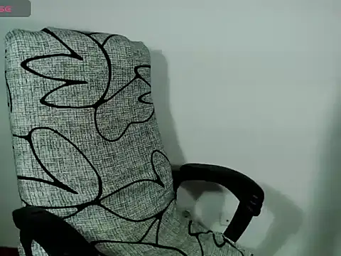 Hannah Kiim online show from November 5, 10:10 pm