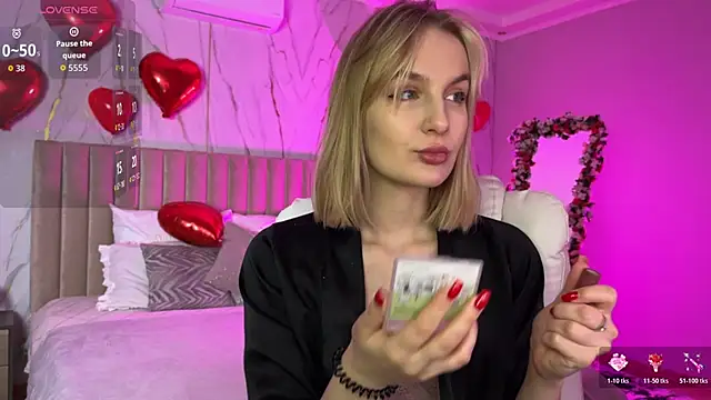  Vikky Moon  online show from March 4, 12:38 am