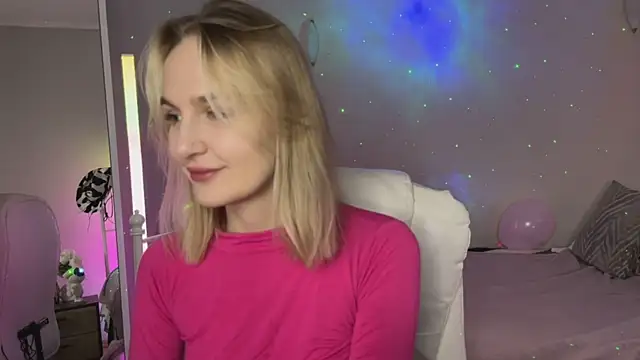 Snapshot of _Vikky_Moon_ chatting on May 29, 12:52 am Vikky Moon online show from May 29, 12:52 am