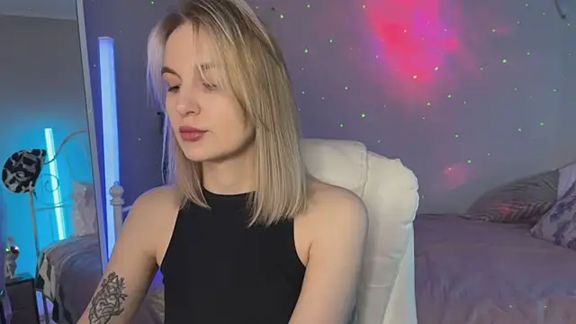 Snapshot of _Vikky_Moon_ chatting on June 5, 12:50 am Vikky Moon online show from June 5, 12:50 am