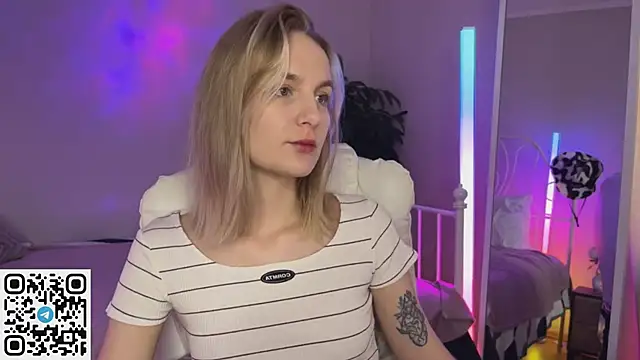 Snapshot of _Vikky_Moon_ chatting on June 20, 1:09 am Vikky Moon online show from June 20, 1:09 am