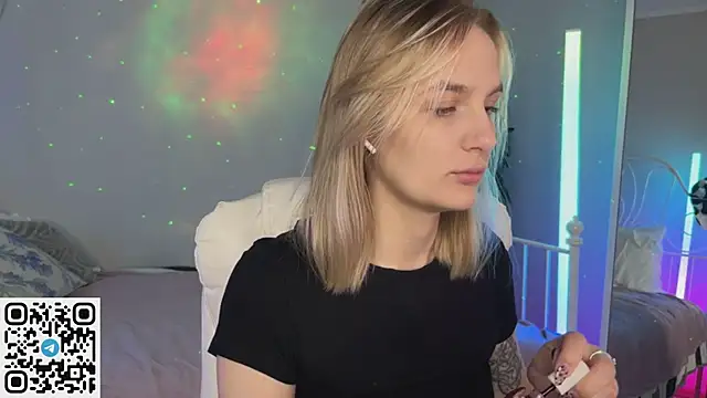 Snapshot of _Vikky_Moon_ chatting on June 21, 12:46 am Vikky Moon online show from June 21, 12:46 am