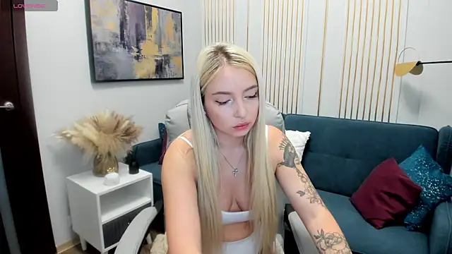 OhMyEmma online show from March 17, 1:03 am