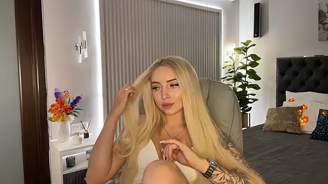 OhMyEmma online show from October 3, 11:46 pm