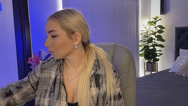 OhMyEmma online show from November 4, 1:16 am