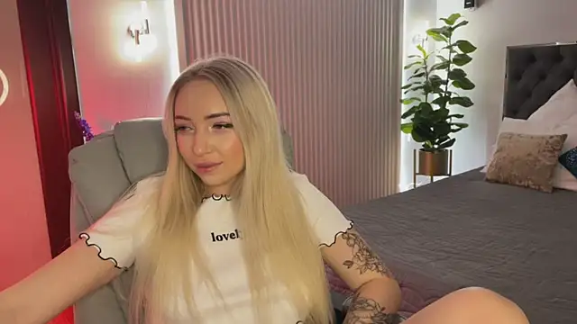 OhMyEmma online show from November 26, 1:17 am