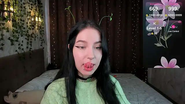 Snapshot of yourvodka chatting on March 20, 10:54 am yourvodka online show from March 20, 10:54 am