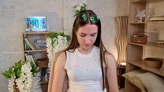 Kira mindnes online show from September 18, 6:15 am