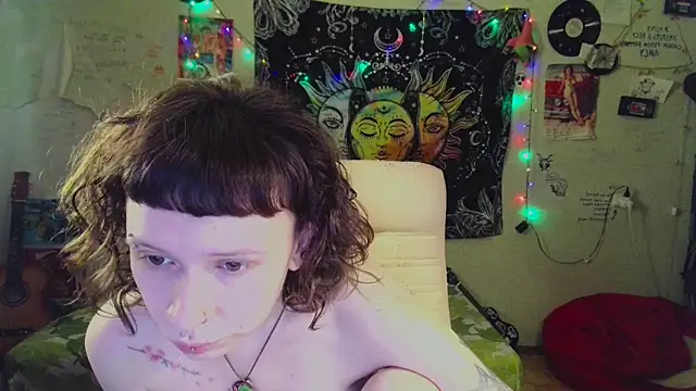 Snapshot of Lil_foxxx chatting on June 22, 9:39 am Lil foxxx online show from June 22, 9:39 am