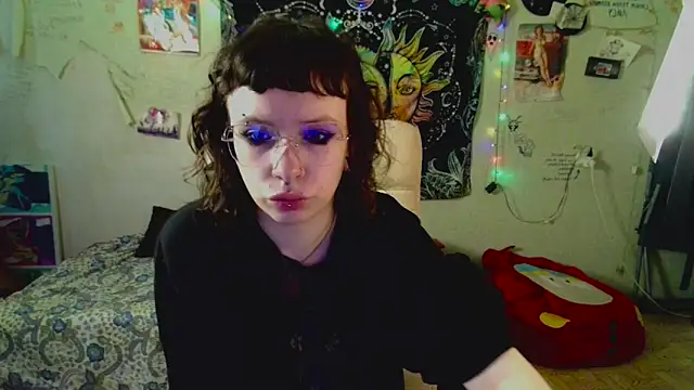 Snapshot of Lil_foxxx chatting on July 7, 11:36 am Lil foxxx online show from July 7, 11:36 am