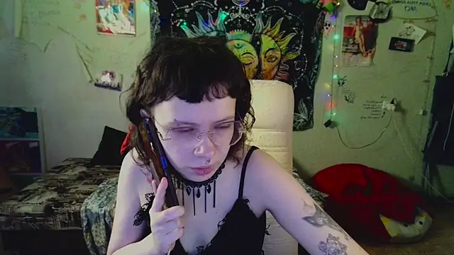 Snapshot of Lil_foxxx chatting on July 10, 12:19 pm Lil foxxx online show from July 10, 12:19 pm
