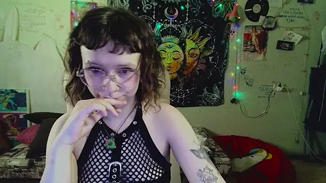 Snapshot of Lil_foxxx chatting on July 13, 1:36 pm Lil foxxx online show from July 13, 1:36 pm