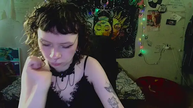 Snapshot of Lil_foxxx chatting on July 18, 7:34 am Lil foxxx online show from July 18, 7:34 am