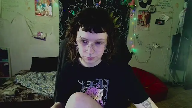 Snapshot of Lil_foxxx chatting on July 20, 10:39 am Lil foxxx online show from July 20, 10:39 am
