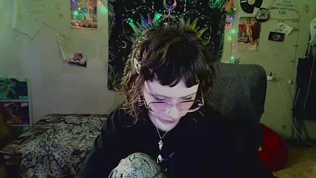 Snapshot of Lil_foxxx chatting on July 21, 11:12 am Lil foxxx online show from July 21, 11:12 am