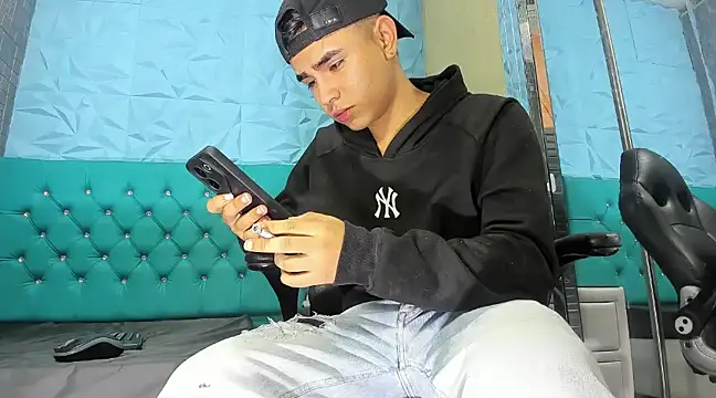 NohaCollens online show from March 19, 10:44 am